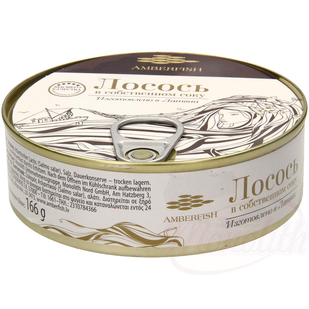 Morceaux de saumon avec peau et arêtes dans leur propre jus