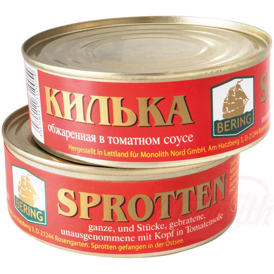 Sprats entiers, et en morceaux, frits, non vidés avec tête en sauce tomate