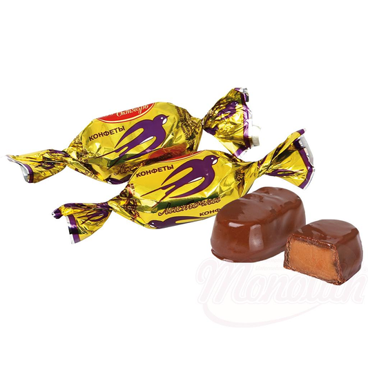 Confiserie fondante "Lastochka" au goût dorange dans un glaçage gras au cacao /lose