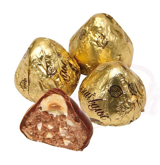 Confiserie aux pralins avec arachides et noisettes glaçage au cacao